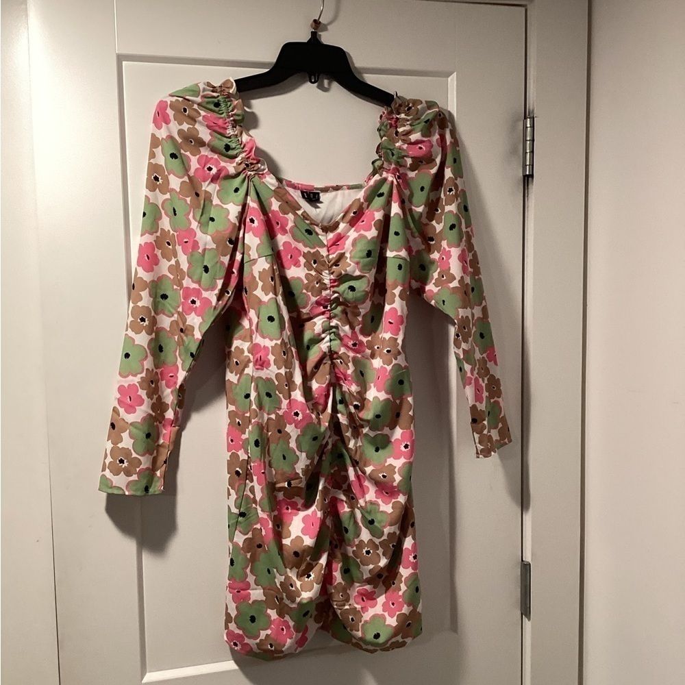 Nwot Vero Moda Size S Center Ruching Floral Long Sleeve Lined Dress